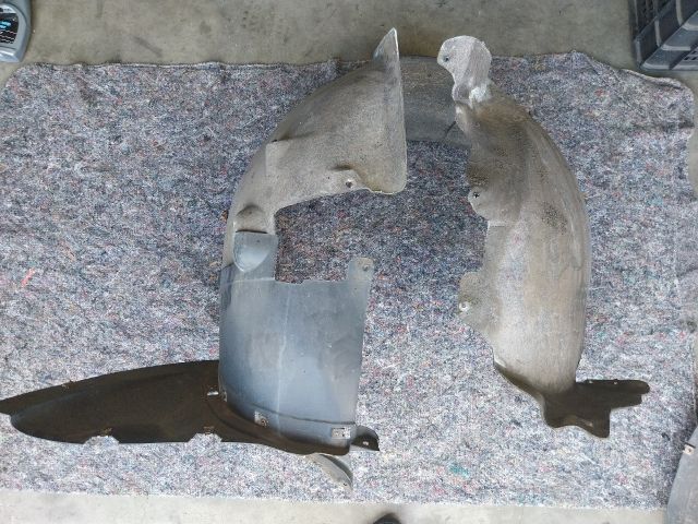 bontott AUDI TT Jobb első Első Dobbetét (Kerékjárati, Műanyag)