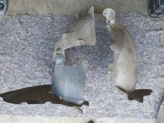 bontott AUDI TT Jobb első Első Dobbetét (Kerékjárati, Műanyag)