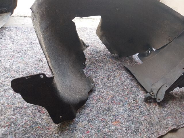 bontott AUDI TT Jobb első Első Dobbetét (Kerékjárati, Műanyag)