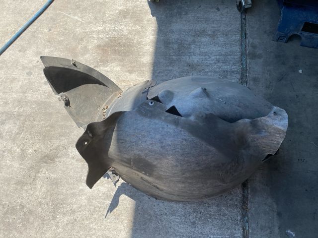 bontott AUDI TT Jobb első Első Dobbetét (Kerékjárati, Műanyag)