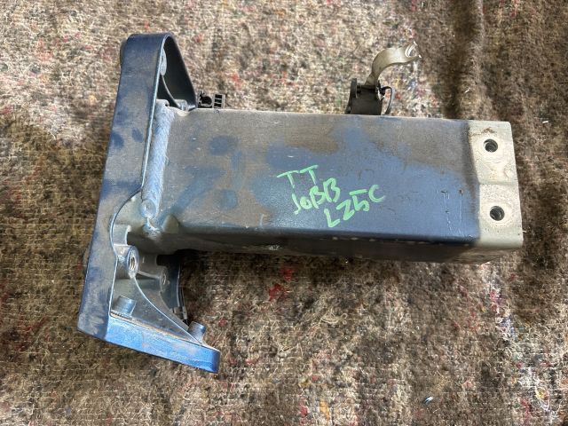 bontott AUDI TT Jobb első Hossznyúlvány