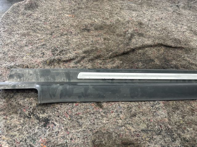 bontott AUDI TT Jobb első Küszöb Díszléc