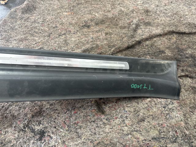 bontott AUDI TT Jobb első Küszöb Díszléc