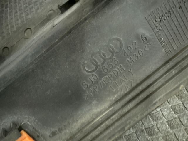 bontott AUDI TT Jobb első Küszöb Díszléc