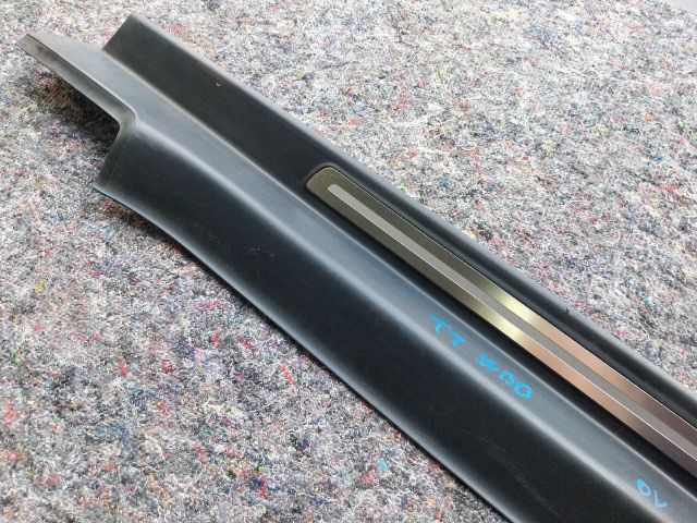 bontott AUDI TT Jobb első Küszöb Díszléc