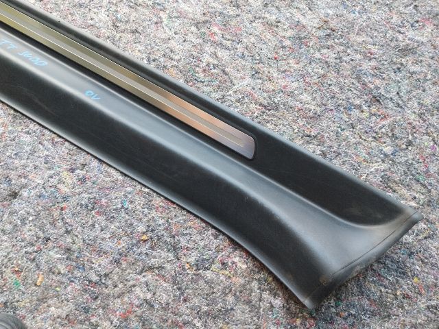 bontott AUDI TT Jobb első Küszöb Díszléc