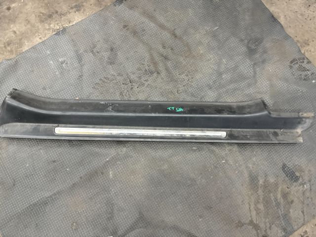 bontott AUDI TT Jobb első Küszöb Díszléc