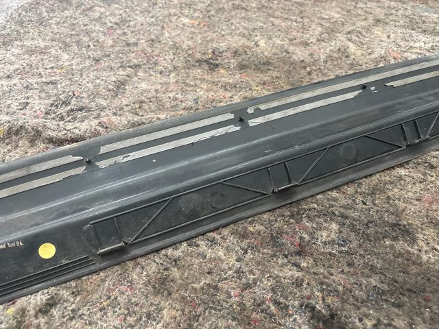 bontott AUDI TT Jobb első Küszöb Díszléc