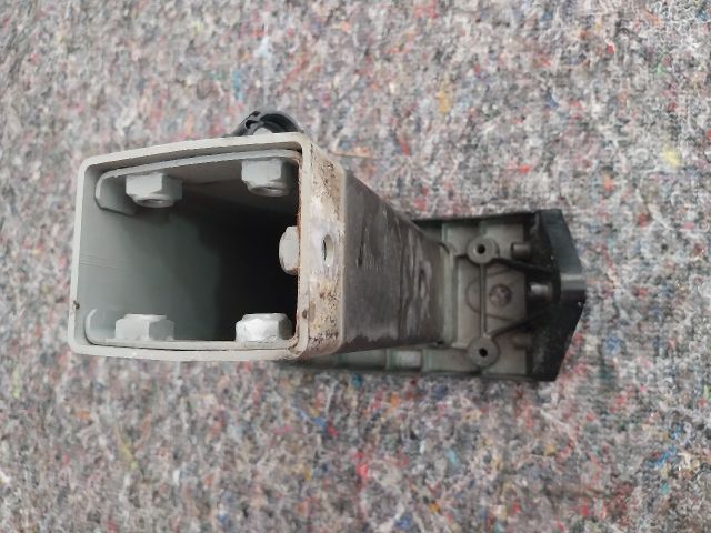 bontott AUDI TT Jobb első Lökhárító Merevítő Tartó (Fém)