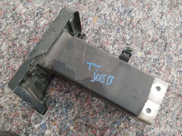 bontott AUDI TT Jobb első Lökhárító Merevítő Tartó (Fém)
