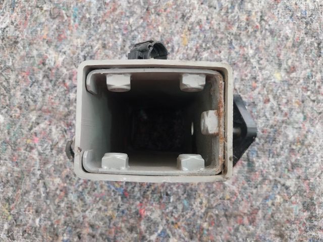 bontott AUDI TT Jobb első Lökhárító Merevítő Tartó (Fém)