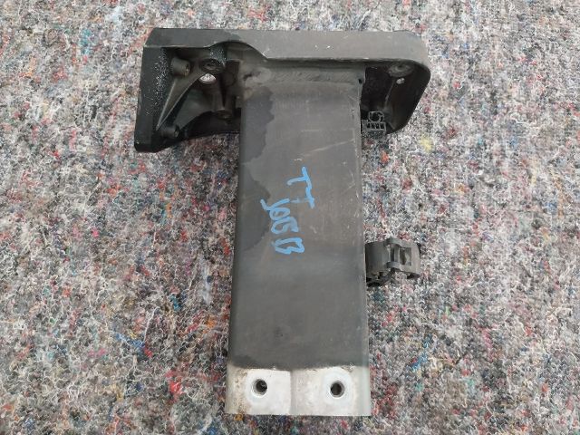 bontott AUDI TT Jobb első Lökhárító Merevítő Tartó (Fém)