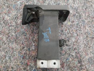 bontott AUDI TT Jobb első Lökhárító Merevítő Tartó (Fém)