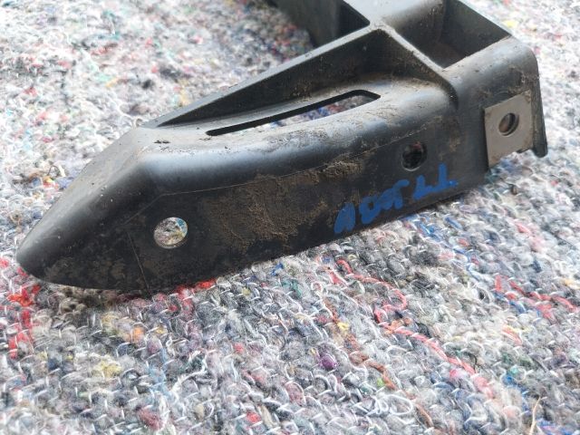 bontott AUDI TT Jobb első Lökhárító Tartó (Műanyag)