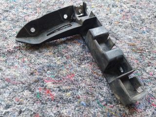 bontott AUDI TT Jobb első Lökhárító Tartó (Műanyag)