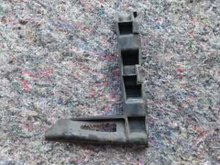 bontott AUDI TT Jobb első Lökhárító Tartó (Műanyag)