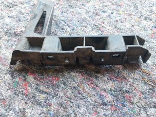 bontott AUDI TT Jobb első Lökhárító Tartó (Műanyag)