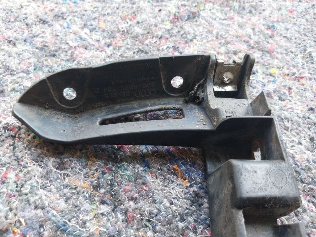 bontott AUDI TT Jobb első Lökhárító Tartó (Műanyag)