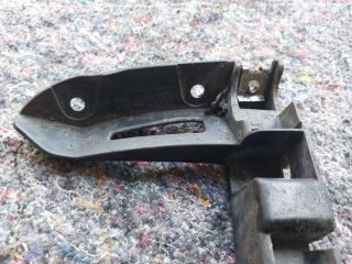 bontott AUDI TT Jobb első Lökhárító Tartó (Műanyag)