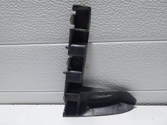 bontott AUDI TT Jobb első Lökhárító Tartó (Műanyag)