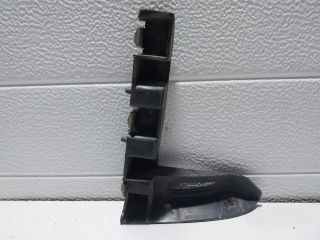 bontott AUDI TT Jobb első Lökhárító Tartó (Műanyag)