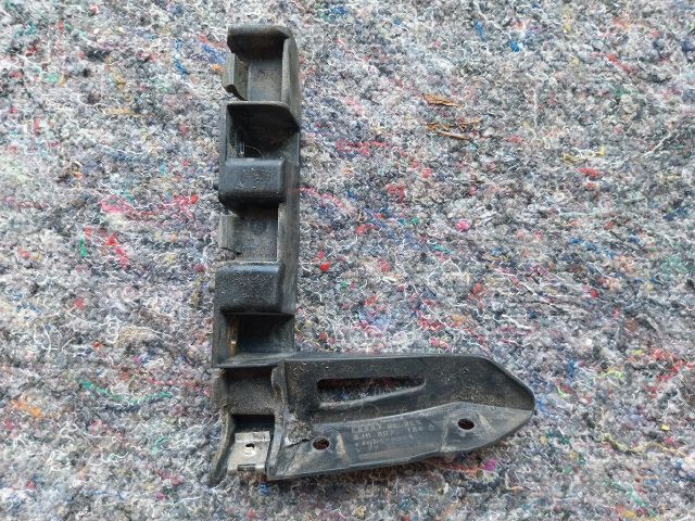 bontott AUDI TT Jobb első Lökhárító Tartó (Műanyag)