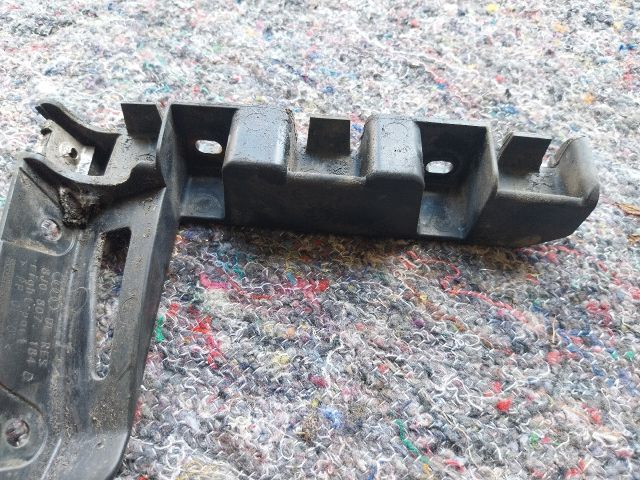 bontott AUDI TT Jobb első Lökhárító Tartó (Műanyag)