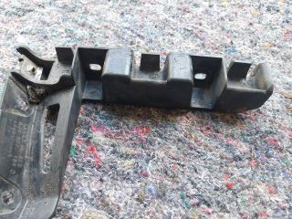 bontott AUDI TT Jobb első Lökhárító Tartó (Műanyag)