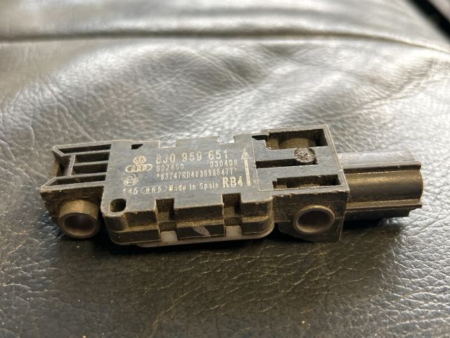 bontott AUDI TT Jobb első Oldal Ütközés Érzékelő