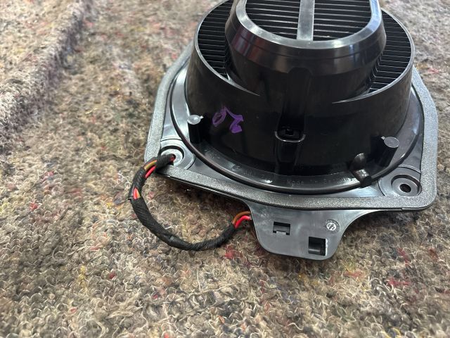 bontott AUDI TT Jobb hátsó Hangszóró