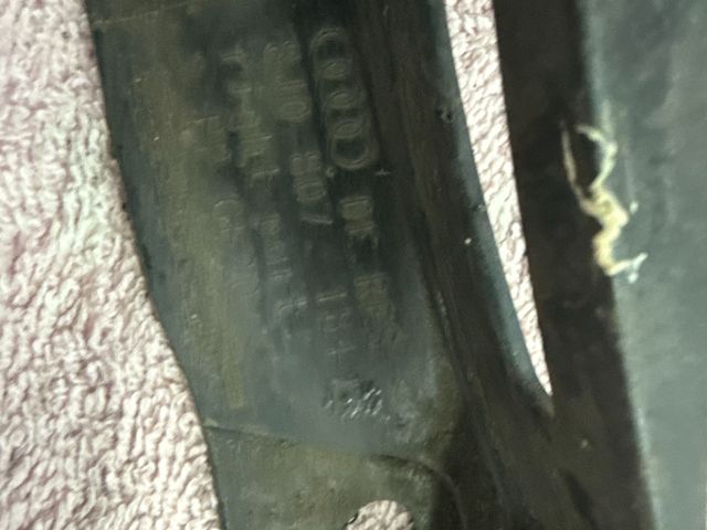 bontott AUDI TT Jobb Sárvédő Oldaltartó