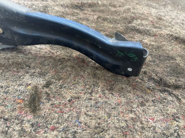 bontott AUDI TT Jobb Sárvédő Oldaltartó