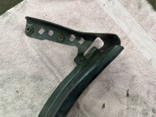 bontott AUDI TT Jobb Sárvédő Oldaltartó