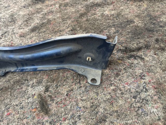 bontott AUDI TT Jobb Sárvédő Oldaltartó