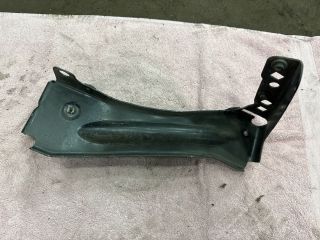 bontott AUDI TT Jobb Sárvédő Oldaltartó