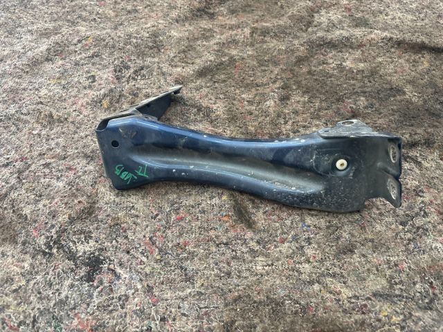 bontott AUDI TT Jobb Sárvédő Oldaltartó