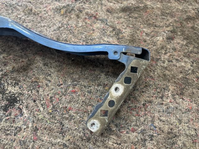 bontott AUDI TT Jobb Sárvédő Oldaltartó