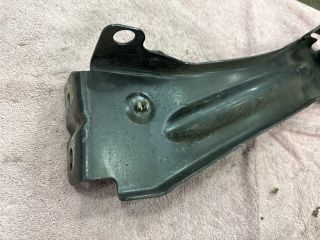 bontott AUDI TT Jobb Sárvédő Oldaltartó