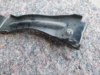 bontott AUDI TT Jobb Sárvédő Oldaltartó