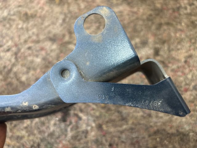 bontott AUDI TT Jobb Sárvédő Oldaltartó