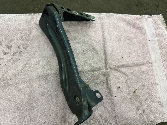 bontott AUDI TT Jobb Sárvédő Oldaltartó