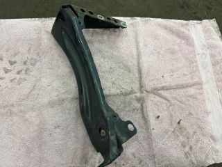 bontott AUDI TT Jobb Sárvédő Oldaltartó