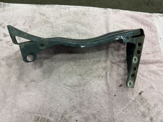 bontott AUDI TT Jobb Sárvédő Oldaltartó