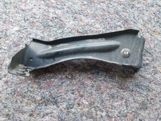 bontott AUDI TT Jobb Sárvédő Oldaltartó