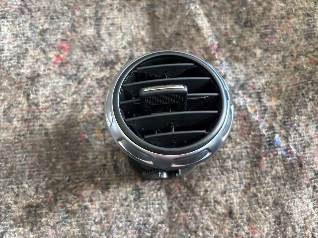 bontott AUDI TT Jobb Szellőző