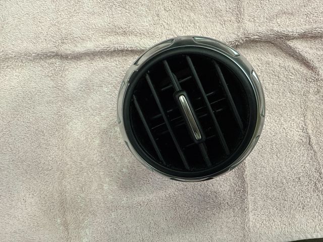 bontott AUDI TT Jobb Szellőző