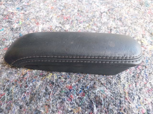 bontott AUDI TT Könyöklő