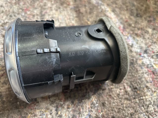 bontott AUDI TT Középső Szellőző