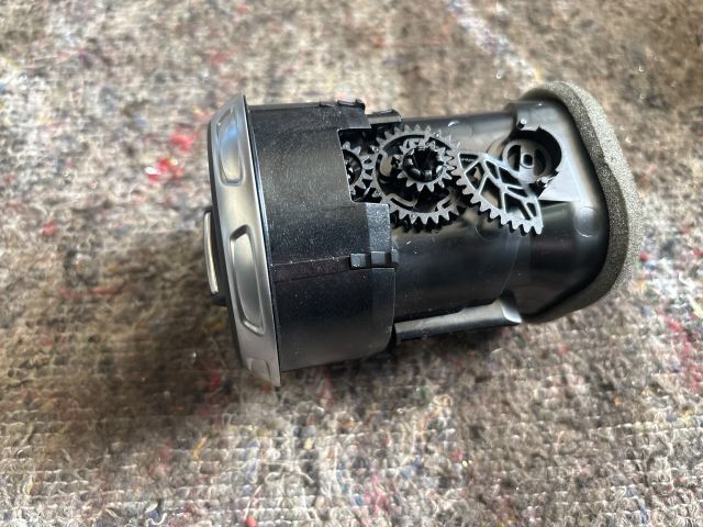 bontott AUDI TT Középső Szellőző