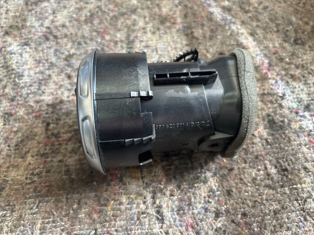 bontott AUDI TT Középső Szellőző